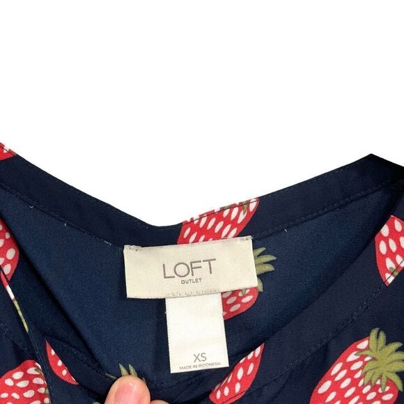 Loft strawberry print sleeveless top blouse Size XS navy blue red‎ - Picture 3 of 5